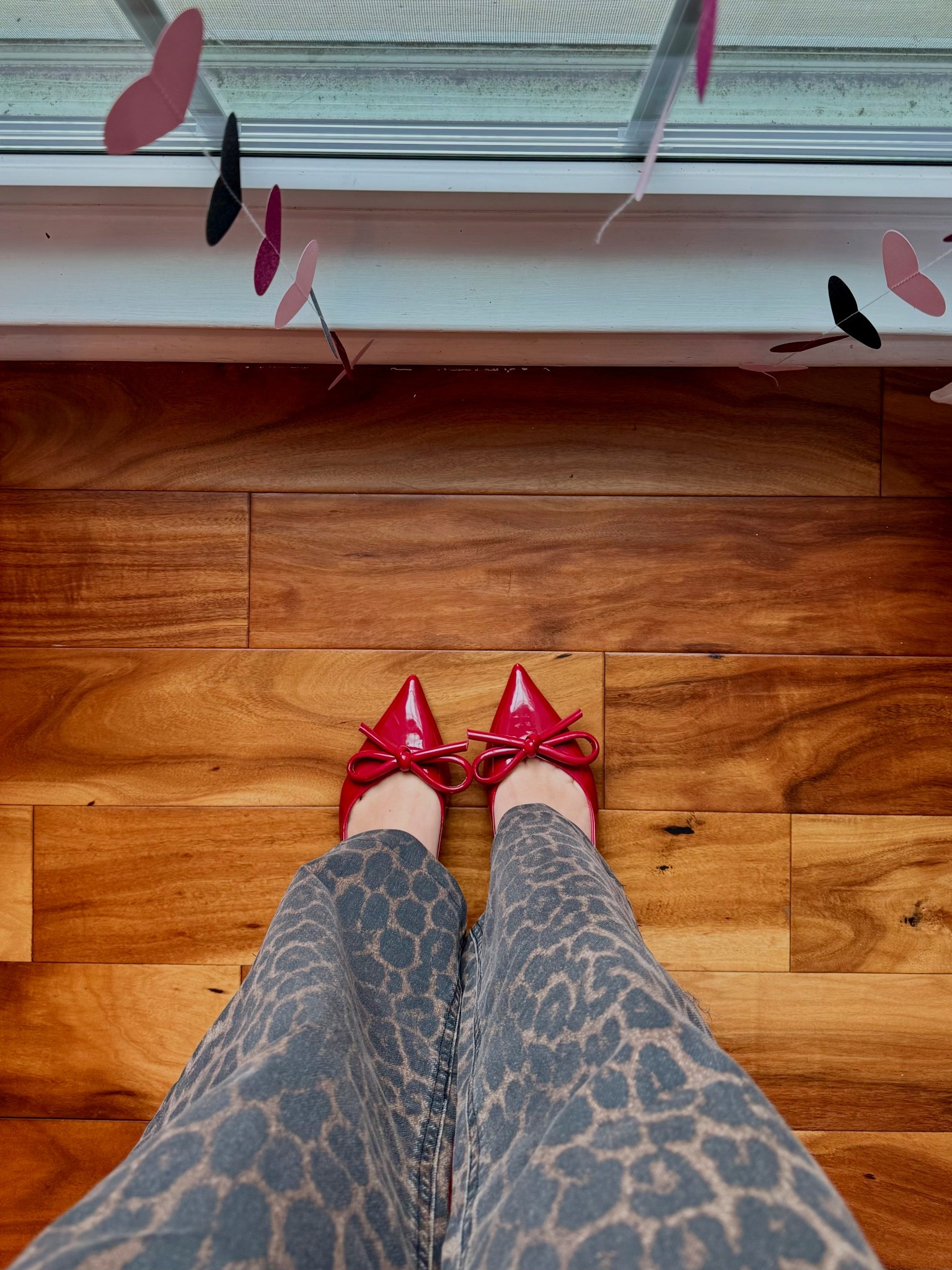 Valentine’s Day Outfit ❤️🎀🐆

@Zara red bow kitten heels
@VICI leopard jeans 

#LTKSaleAlert #LTKValentine