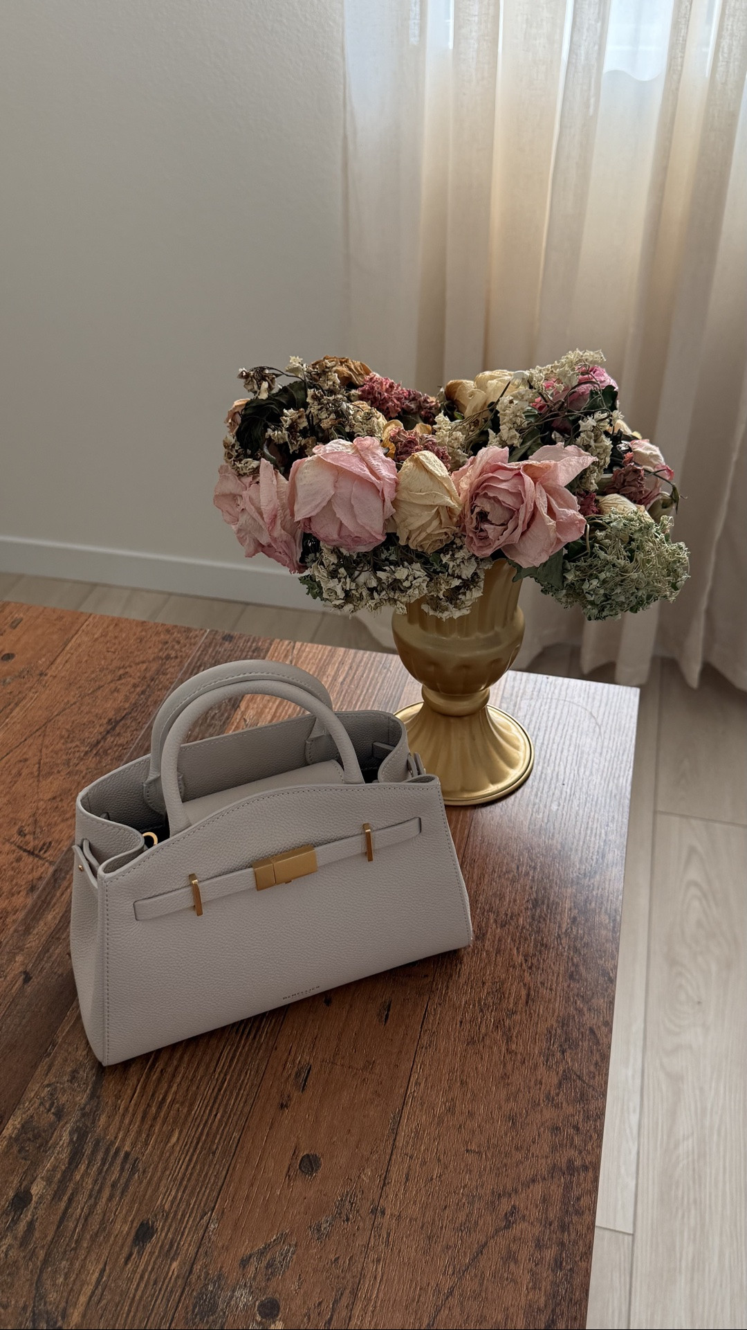 A little luxury in every detail 🤍 The small Demellier Hudson bag in white is the perfect finishing touch for effortless, everyday elegance. 🤍

#LTKootd #LTKselfcare #LTKgrwm