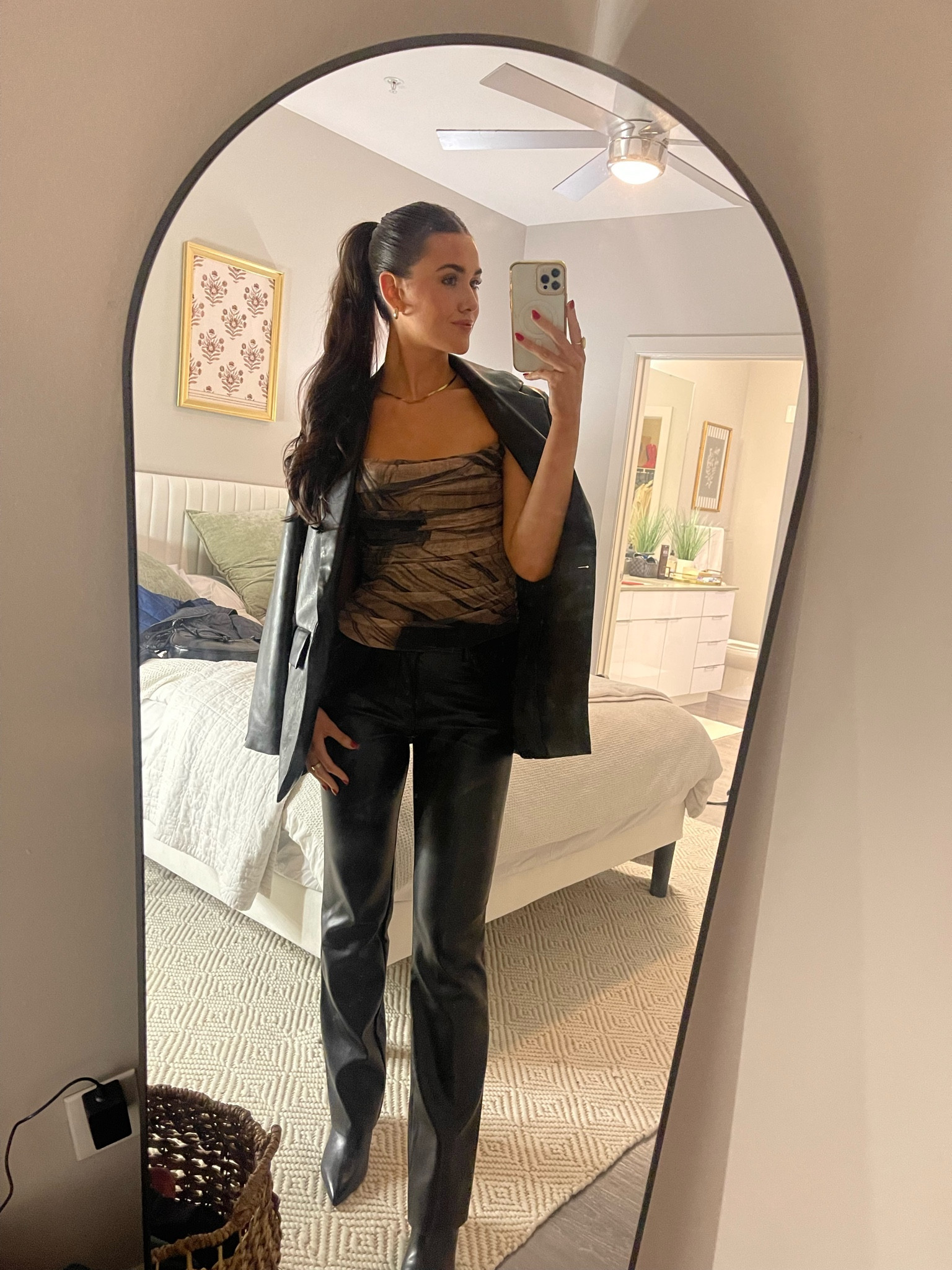 GNO! Leather on leather🫳🎤
#leather 
#nightout

#LTKU #LTKSeasonal