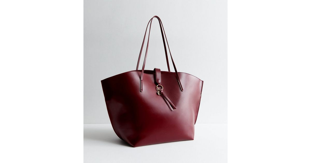 Burgundy Leather-Look Tote Bag
						
						Add to Saved Items
						Remove from Saved Items | New Look (UK)