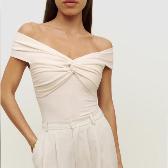 Reformation ezlynn knit top beige size small | Poshmark