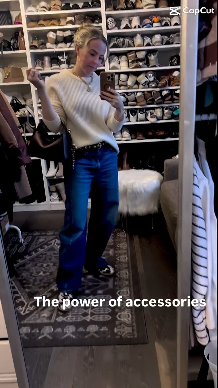 Same sweater and jeans give a totally different vibe with accessories in the mix #outfittip #accessorize #doitallincuteshoes