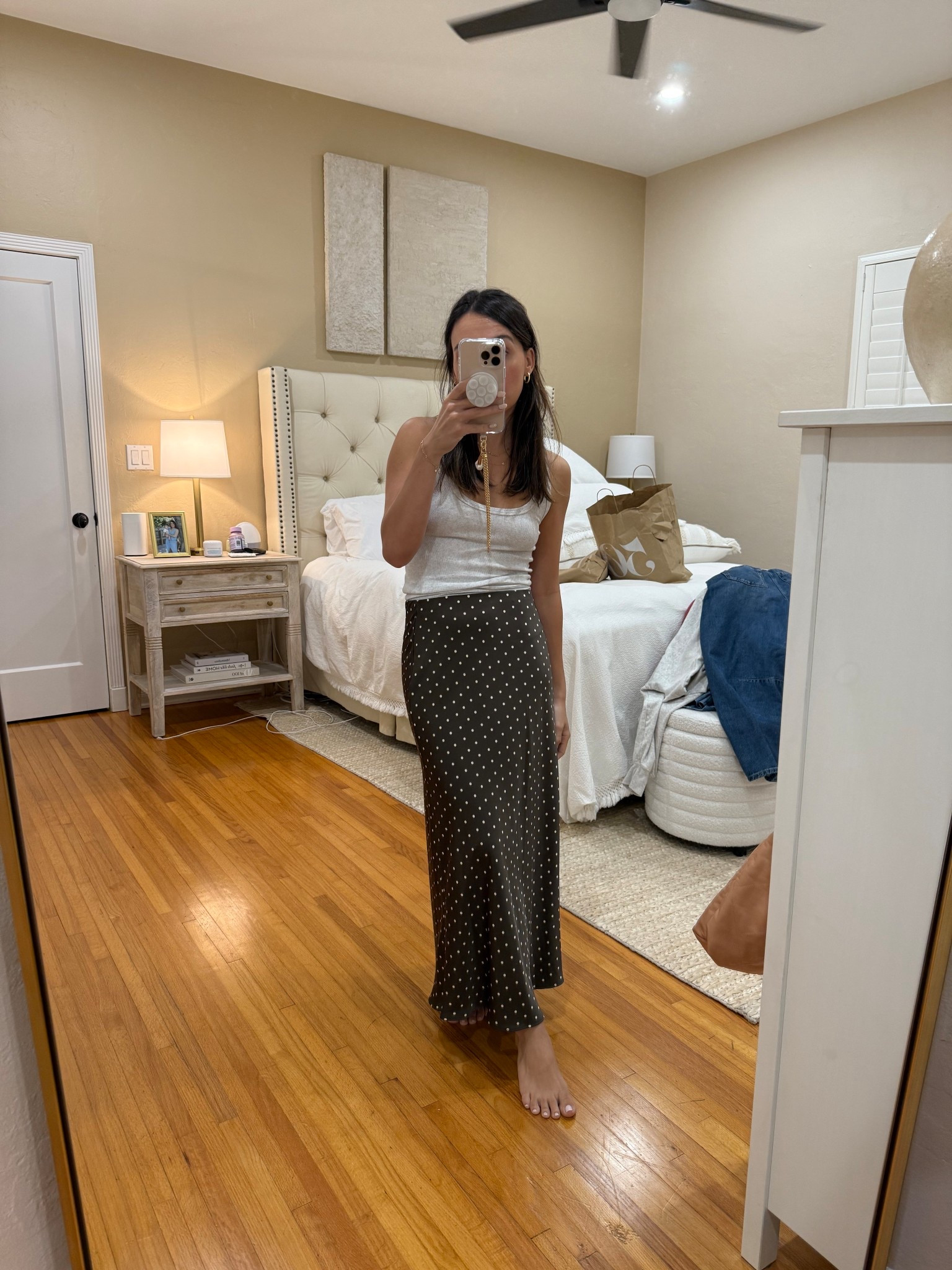 Wearing xs but runs big so size down 