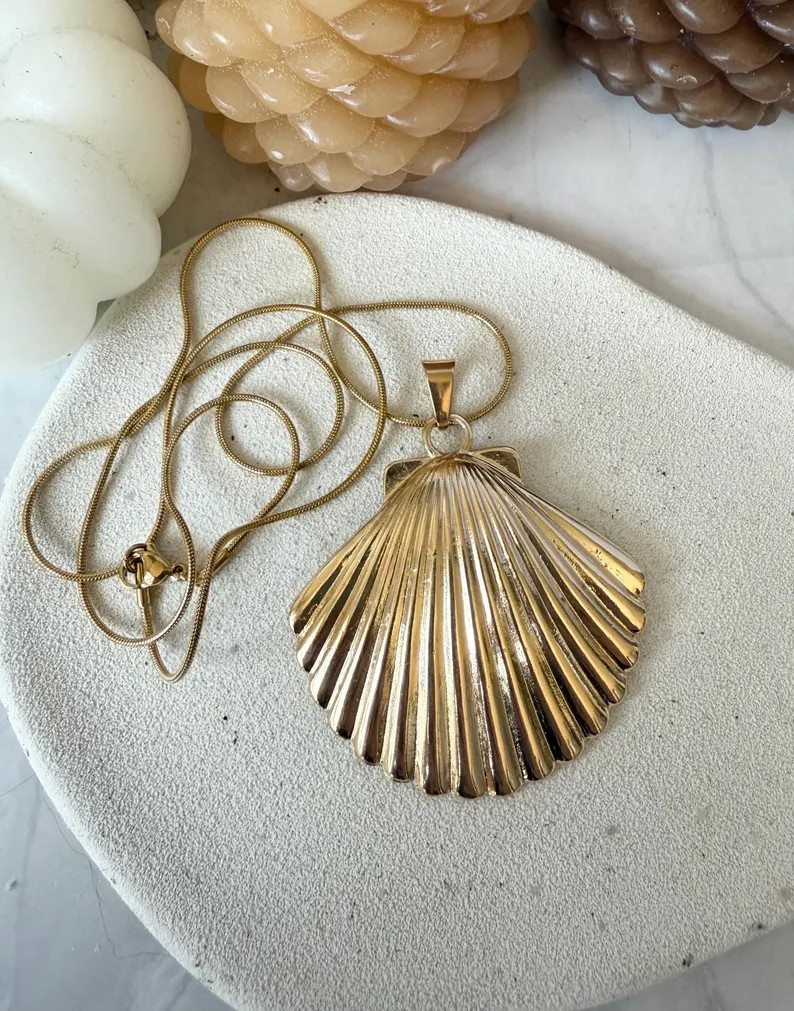 Gold Large Shell Pendant Necklace | Etsy (Global)
