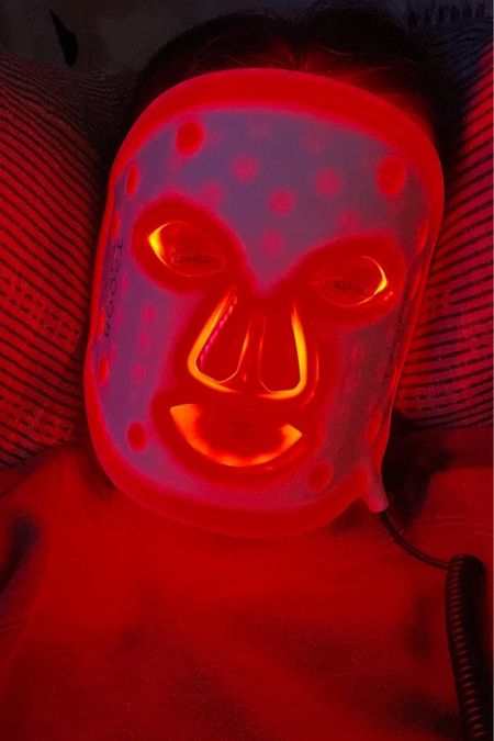 LED Mask on sale! Code: SUMMER for 20% off 🤌🏽