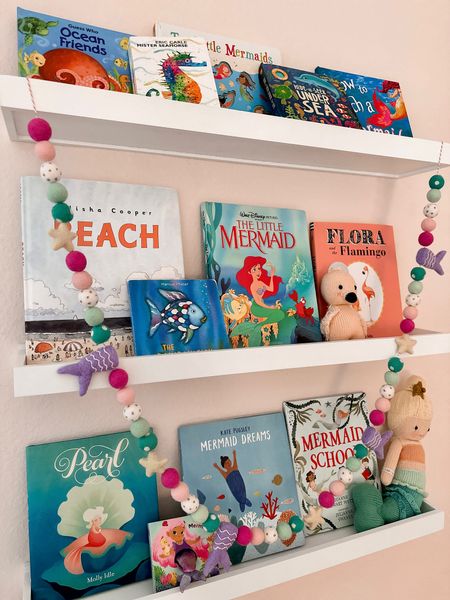 Summer bookshelves 🧜‍♀️ #summerbooks #bookshelves #kidsbooks #mermaidbooks #mermaiddecor #thelittlemermaid 

#LTKkids