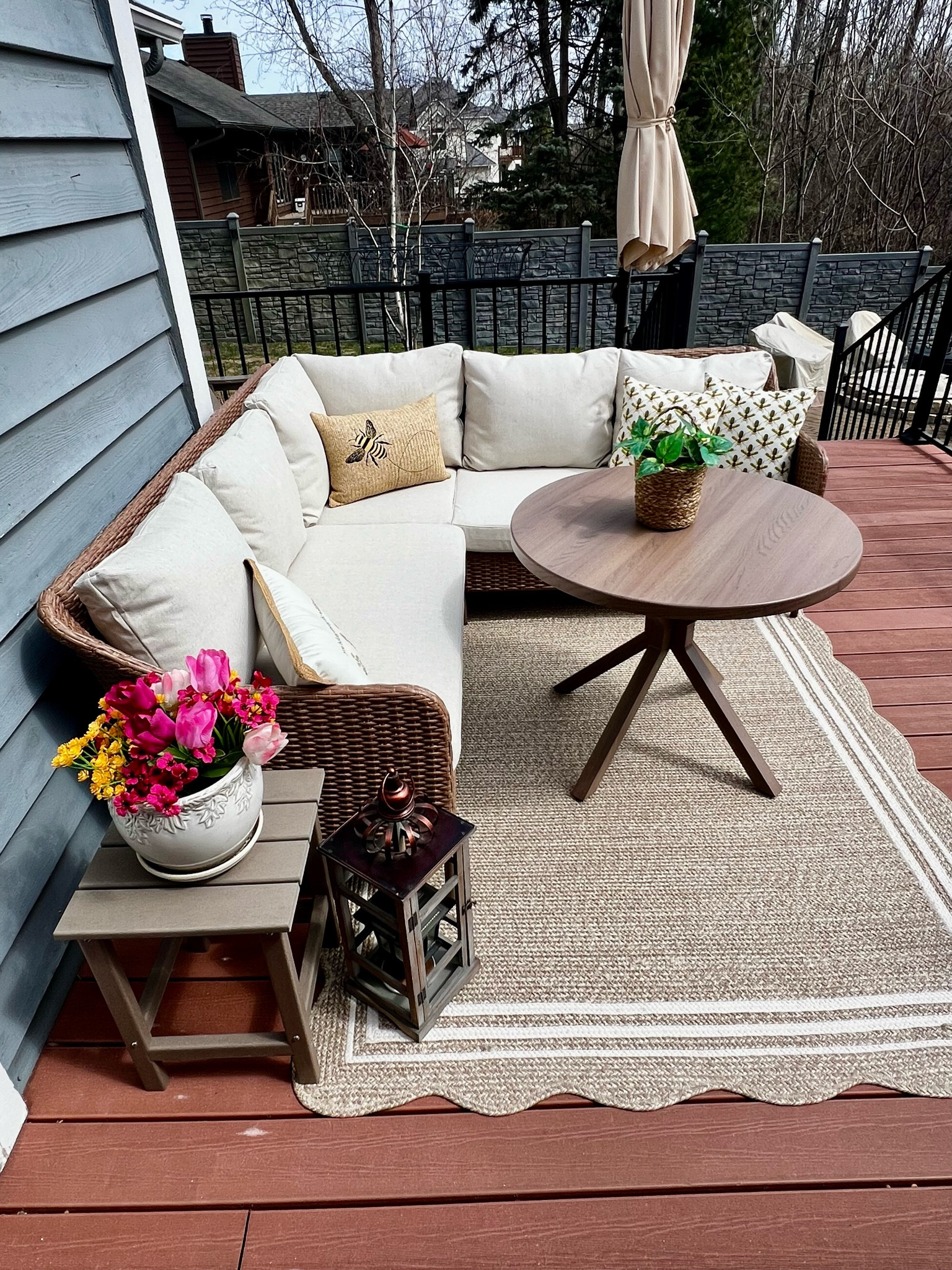 The perfect patio set with beautiful outdoor rug! So in love! 

#LTKhome