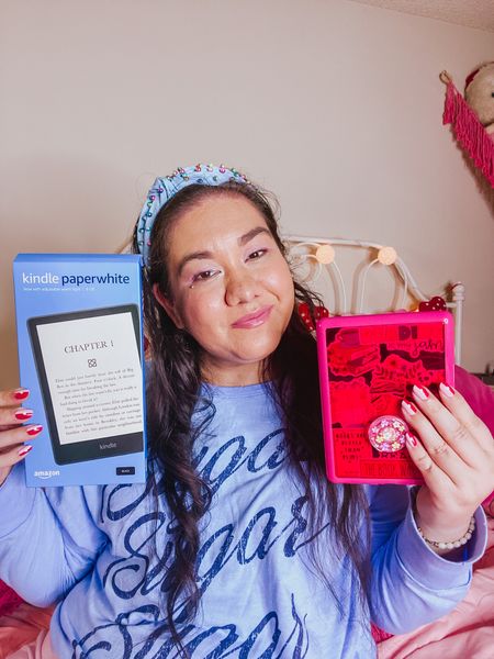 Me with my emotional support kindle! 📖🌸💖 It’s been two weeks since I made the best decision ever!!!! ✨ I love it and I’ve read so much! 📚 It’s amazing and so far I am loving it. 💙 I’m trying to balance both ebooks and physical books and I’ve been trying my best but I do love the ebook life! 🤍 Have you switched over to the kindle yet? 🤔