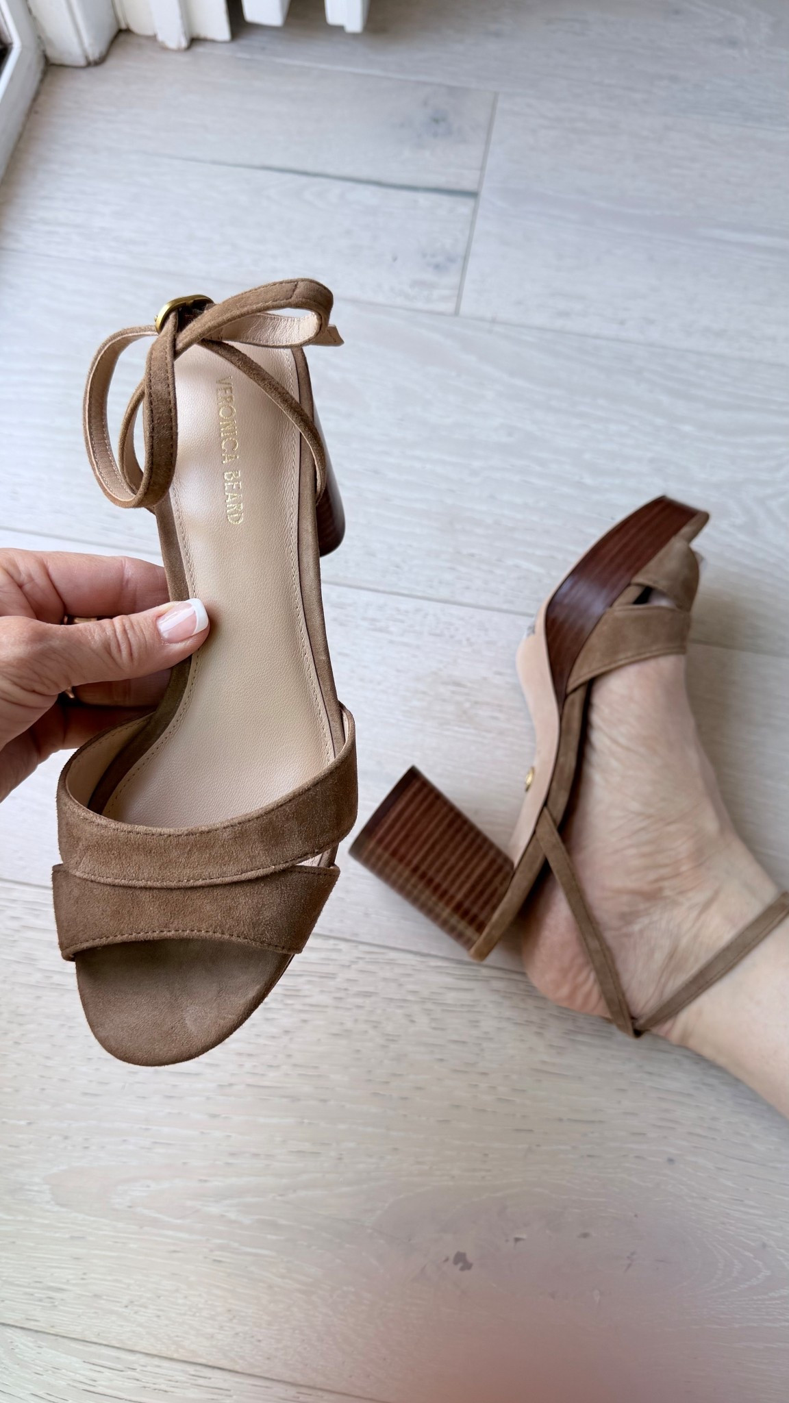 70s inspired neutral platform sandal💃