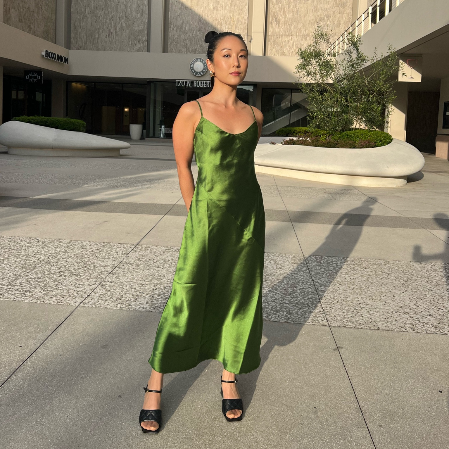 perfect green dress for petite girls. i am 4'11" typically size XS. 

#LTKSeasonal #LTKFind #LTKunder100