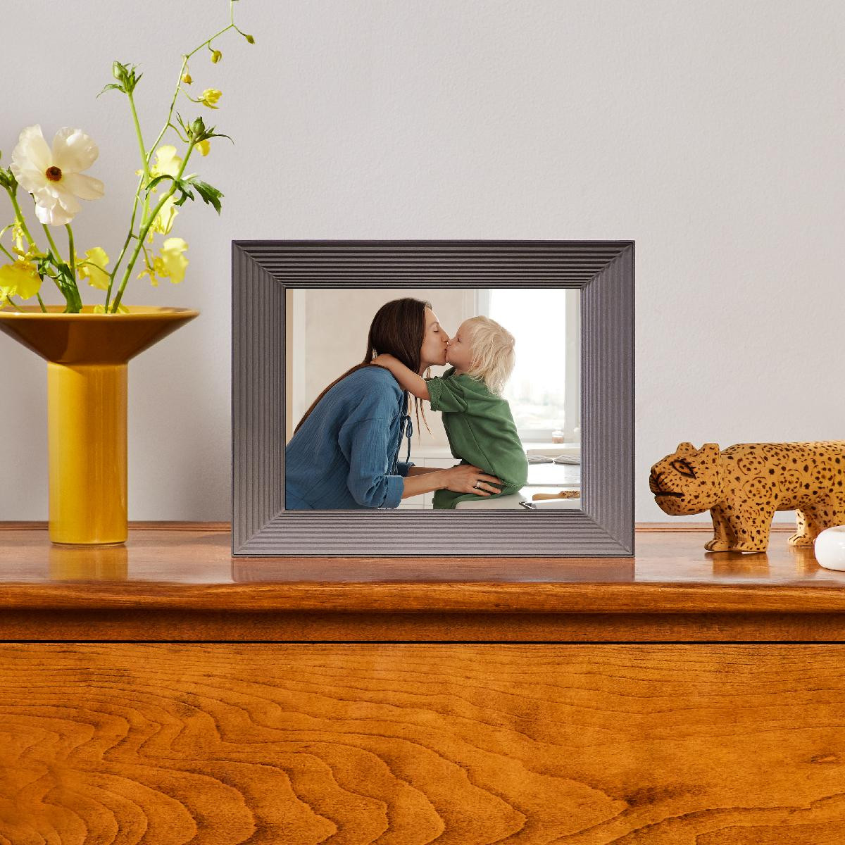 Mason Graphite - Smart HD Digital Picture Frame | Aura | Aura Frames