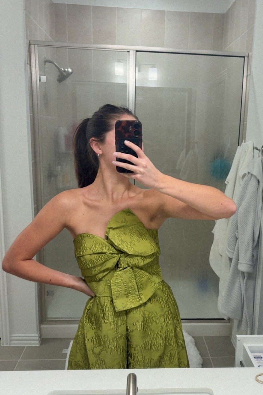 sneak peak of a dress I CANNOT WAIT to style for a wedding ☺️🧚🏼💚
currently sold out dress is: Tuckernuck Brocade Metallic Strapless Kathleen Gown - Lentil Sprout size 2
25% off with code SHOWTIME

#LTKSaleAlert #LTKHoliday #LTKWedding