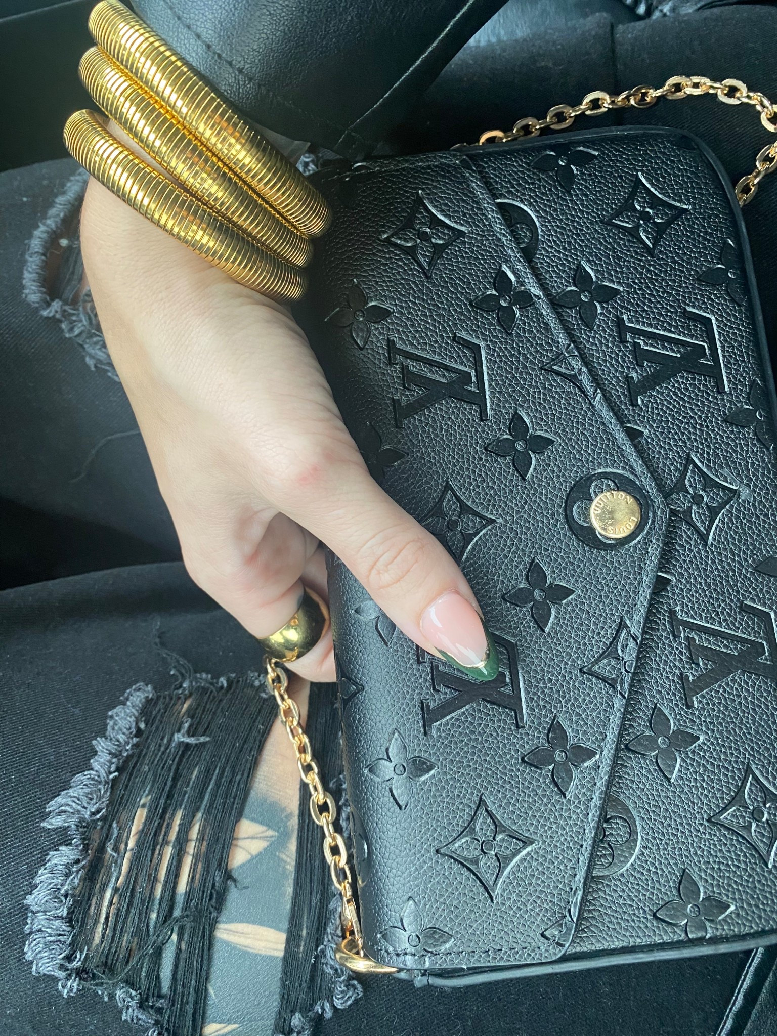 black + gold vibes! keeping it classy 

#LTKootd #LTKGiftGuide