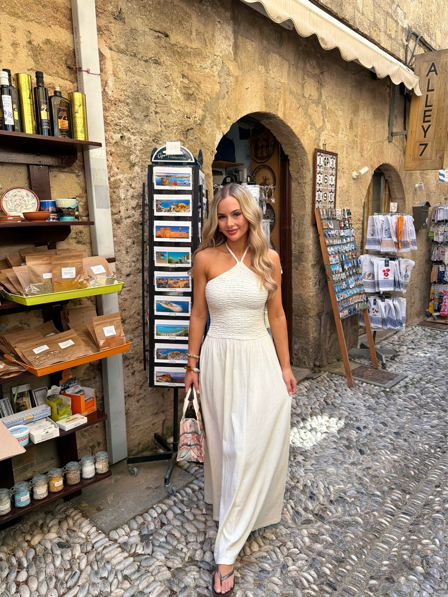 Postcards from Rhodes 🐚 🇬🇷 

Wearing the most versatile dress that is beyond perfect for city breaks, beach strolls and summer getaways x

Beach maxi dress easy comfy outfit summer holiday