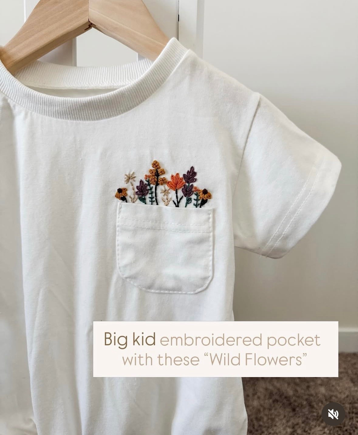 Embroidered pocket T-shirt for spring 
