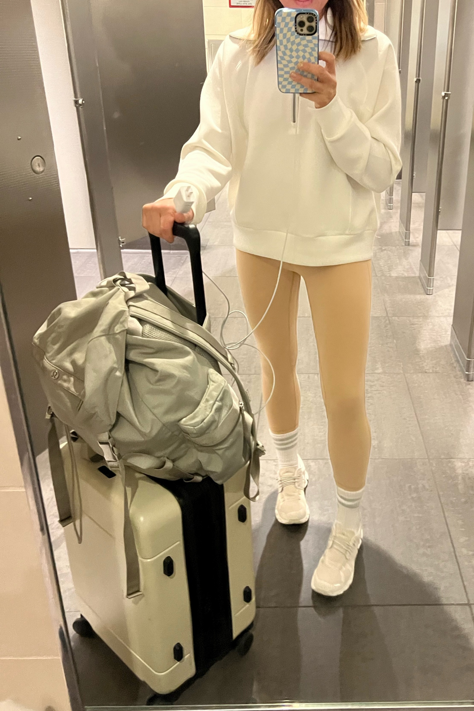 Another athleisure airport fit!

#LTKstyletip #LTKCon #LTKtravel