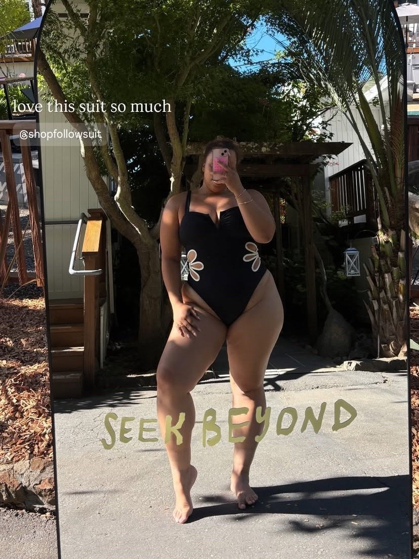 obsessed with this swimsuit 🖤🌼✨

#LTKMidsize #LTKSwim #LTKStyleTip