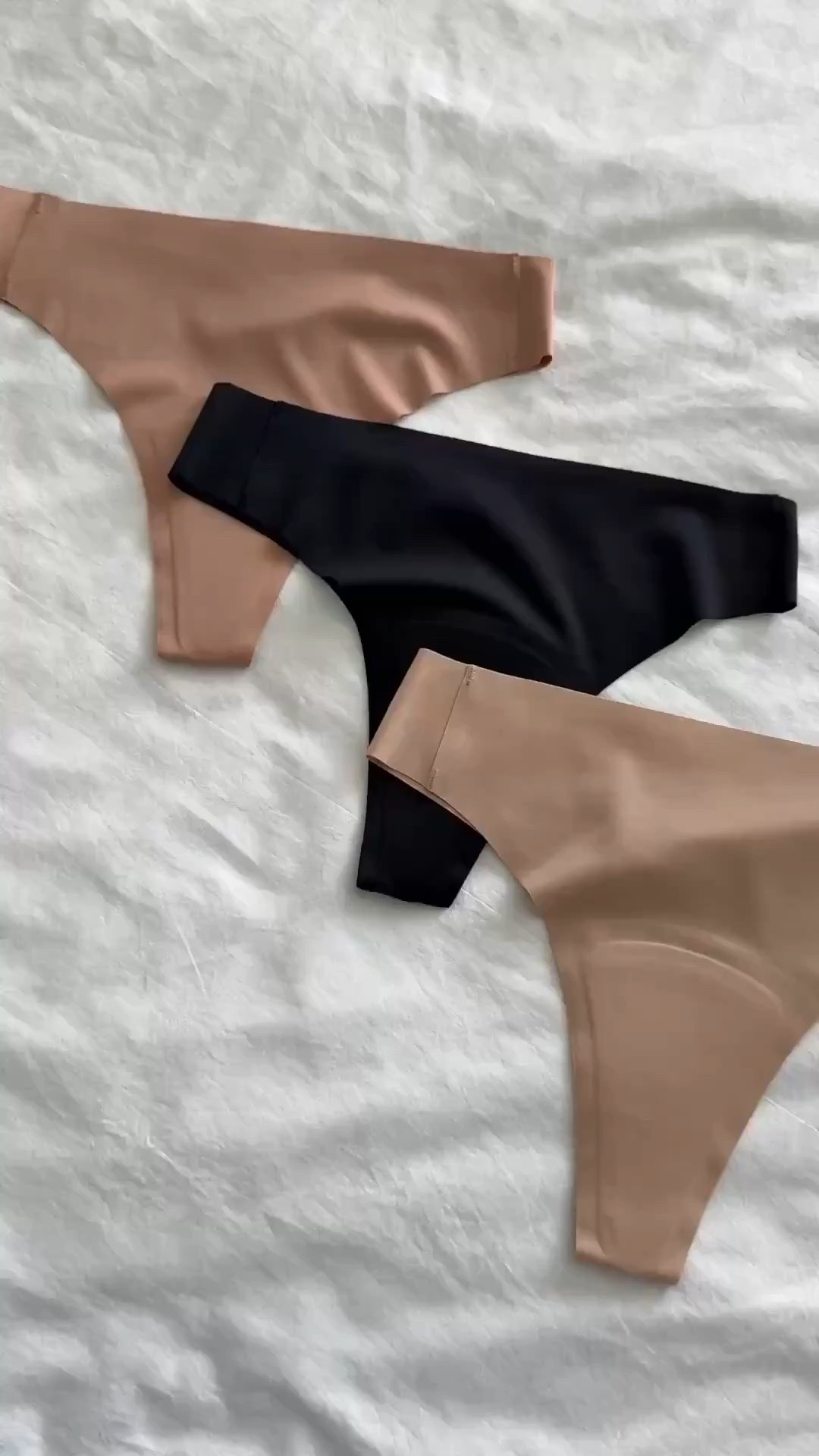 🤍Seamless thongs.  Say less! 

Wearing my tts(small) 120lbs 5’5”