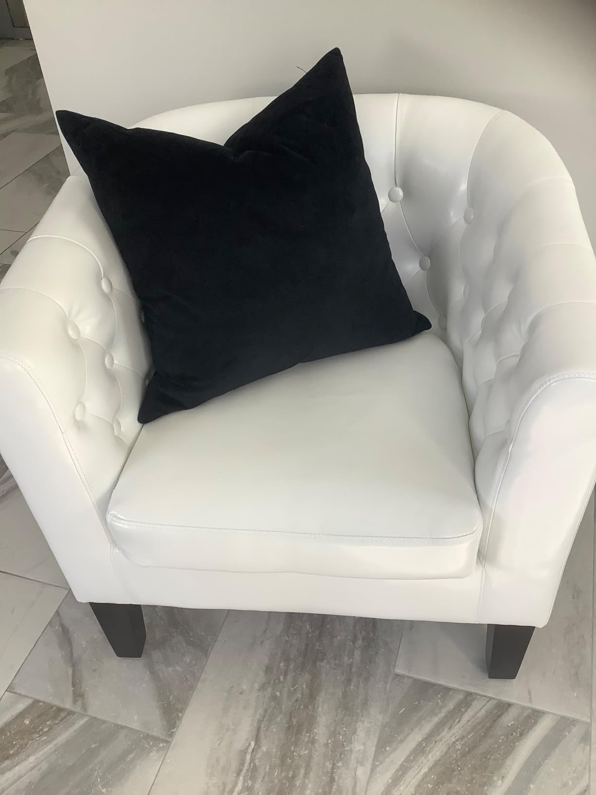 BELLEZE White Accent Chairs for Living Room, Elegant Arm Chair Upholstered Tufted Barrel Chair Cl... | Amazon (US)