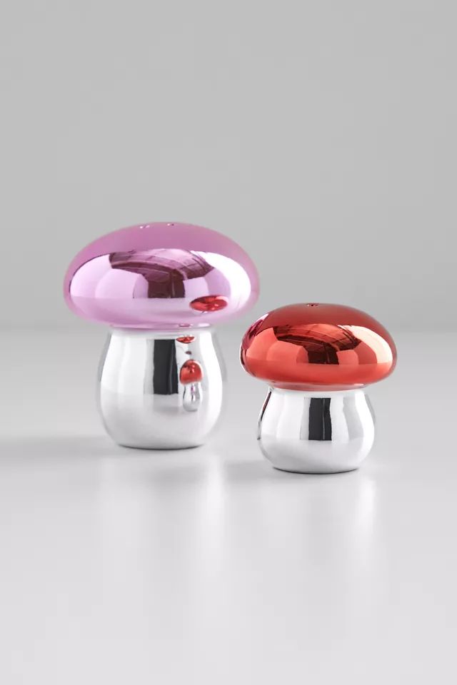 Mushroom Salt And Pepper Shaker Set | Urban Outfitters (US and RoW)