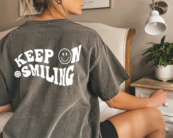 Keep on Smiling Shirt Comfort Colors T-shirt Trendy - Etsy | Etsy (US)