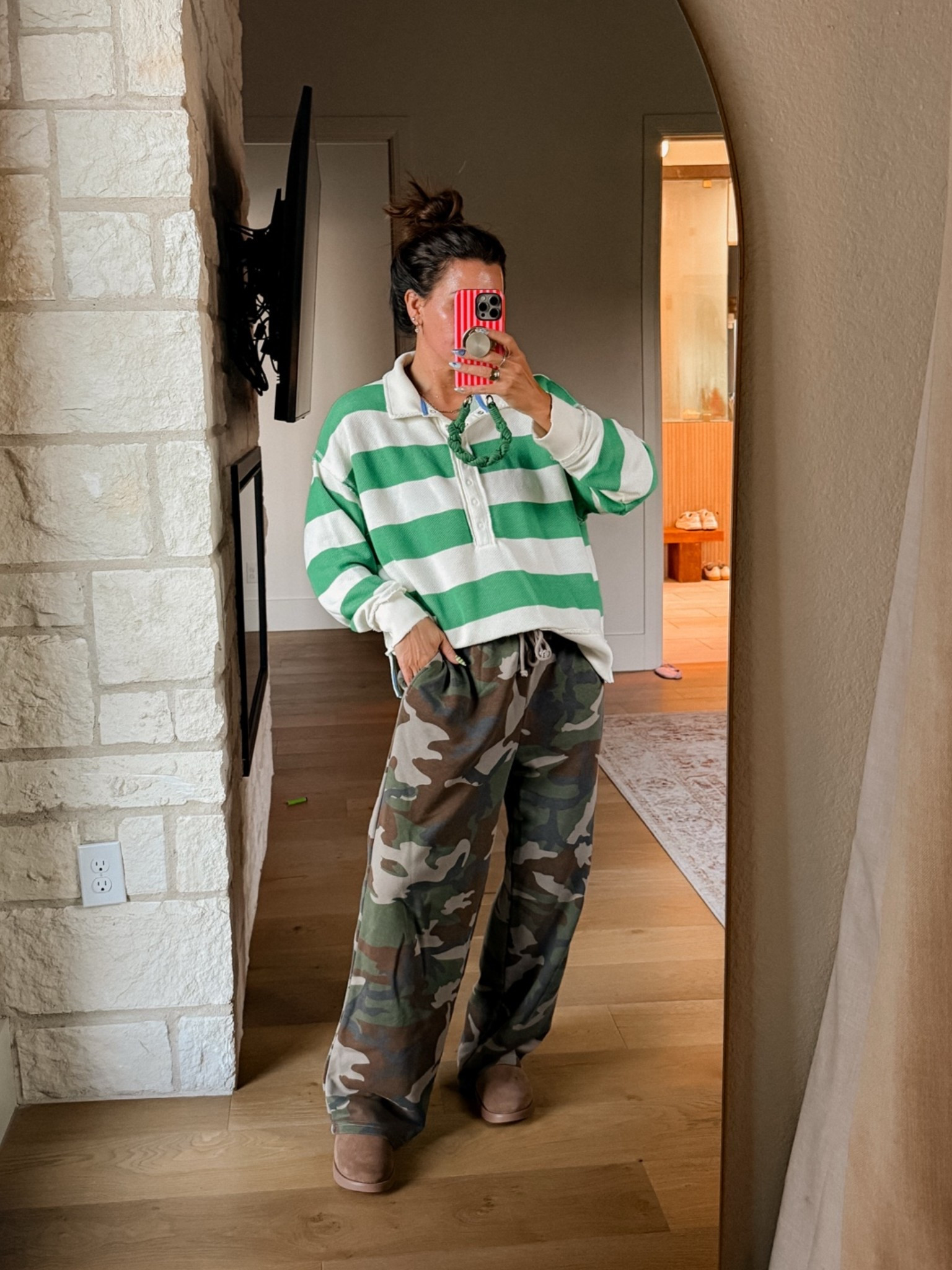 Comfies. 
Top: large
Sweats: large
Reef Clogs: use code: RF-STEPHANIE20 for 20% off sitewide.

#LTKSaleAlert #LTKOver40 #LTKMidsize
