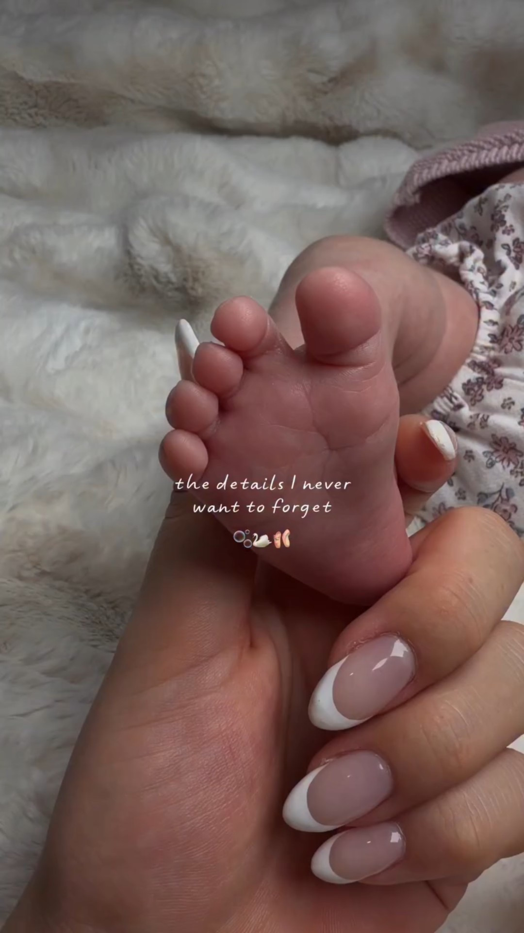 I never want the newborn bubble to end🤍🫧

{ babies first time mom newborn #newbornbubble #postpartum #utahmom #utah #family #babygirl }