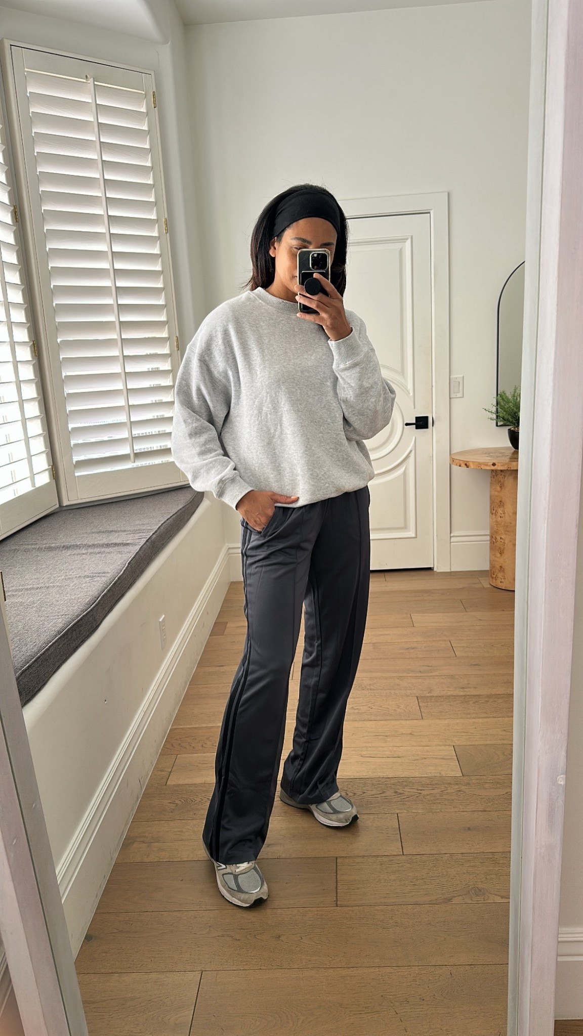 These track pants come in 28/30/32/34 inseam and are so comfy and easy to throw on!! All fit true to size. 



#LTKTall #LTKootd #LTKOver40