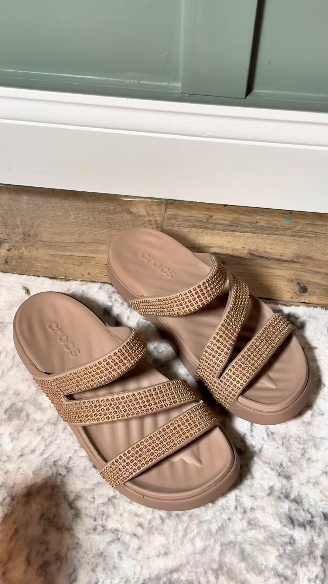 The perfect neutral sandal, but add a little bling with @crocs Get Away Gems 😍 They are also like walking on clouds!
Summer shoes, sandals, comfortable footwearr


#LTKootd #LTKSwim #LTKmomlife