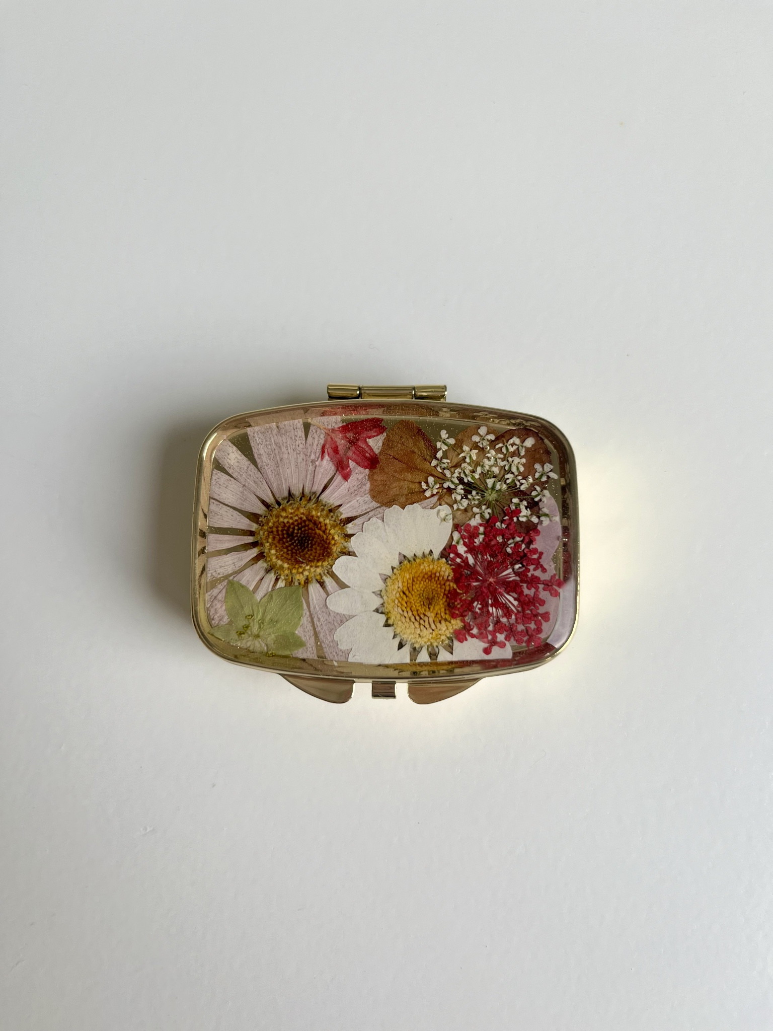 Anyone else religiously FORGET to take their pills every day? 

I know it’s not just me! 🤪

Found this cute little pill box with real pressed flowers on Etsy. It gives me a small sense of joy every morning 🫶



#LTKfindsunder50 #LTKGiftGuide #LTKSpringSale