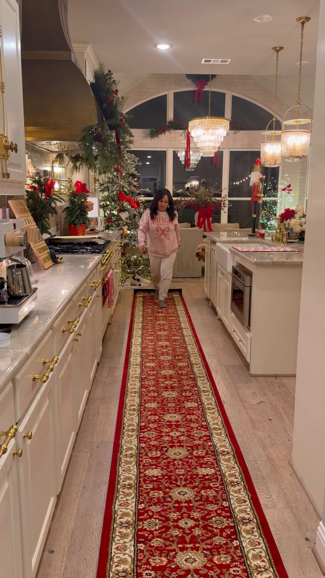 Loving my new kitchen runner. It goes so well with my traditional 90s. Christmas theme. I bought mine in the longest size 


@amazon #amazon 