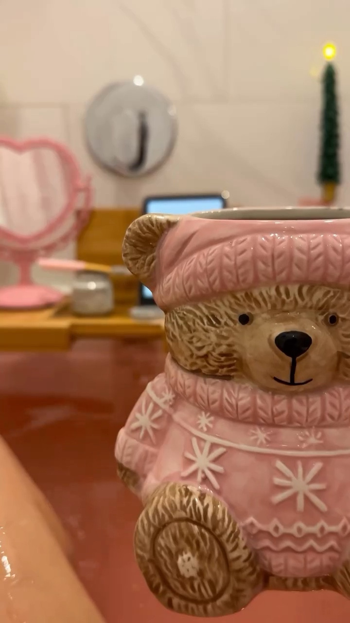 Happy Dec 1st babes🎄💕✨

#selfcareroutine #selfcareaccount #selfcareeveryday #pinkmas #pinkfeed #getunreadywithme #pinterestgirl #pinkaesthetic