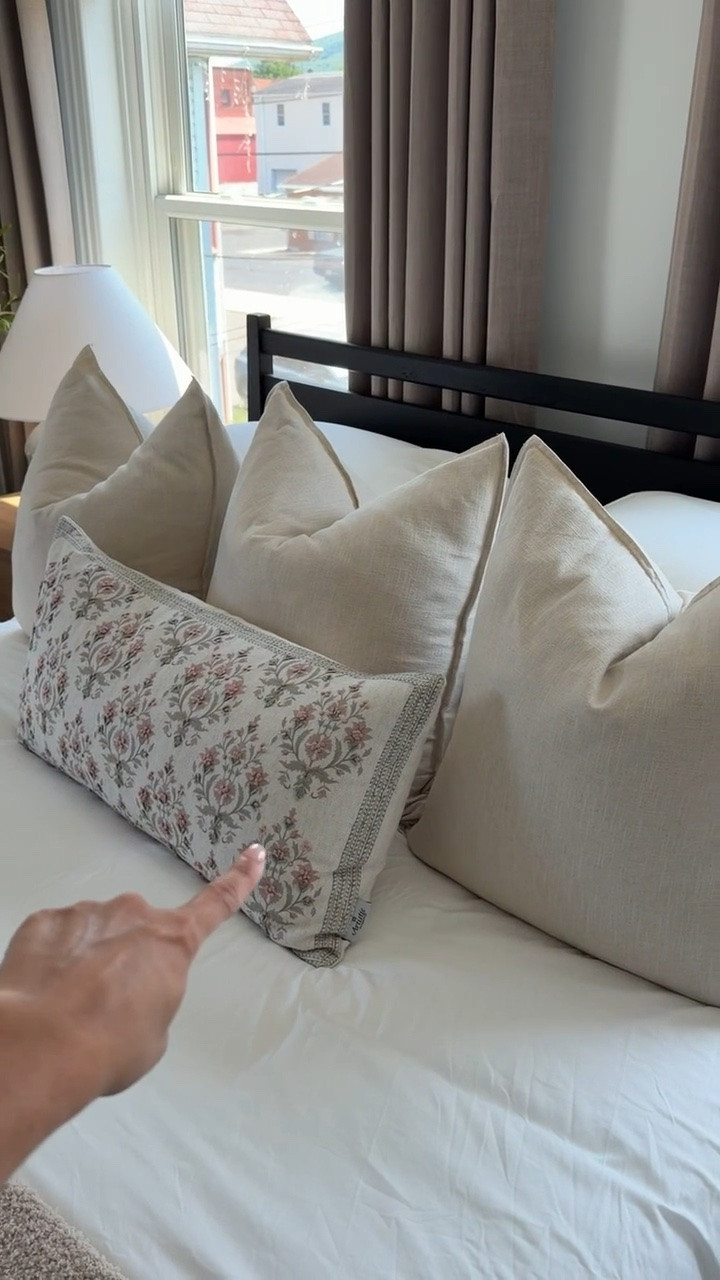 Simple & basic style bedding decor is my go-to to feel clean & comfy! My pillow cases are 22”x22” & my inserts are 24”x24” - I always go bigger for the insert to give the pillow a full look. 

Curtain color: burlywood birch
Roller shades for window blinds: blackout-cream 

#Amazonhome