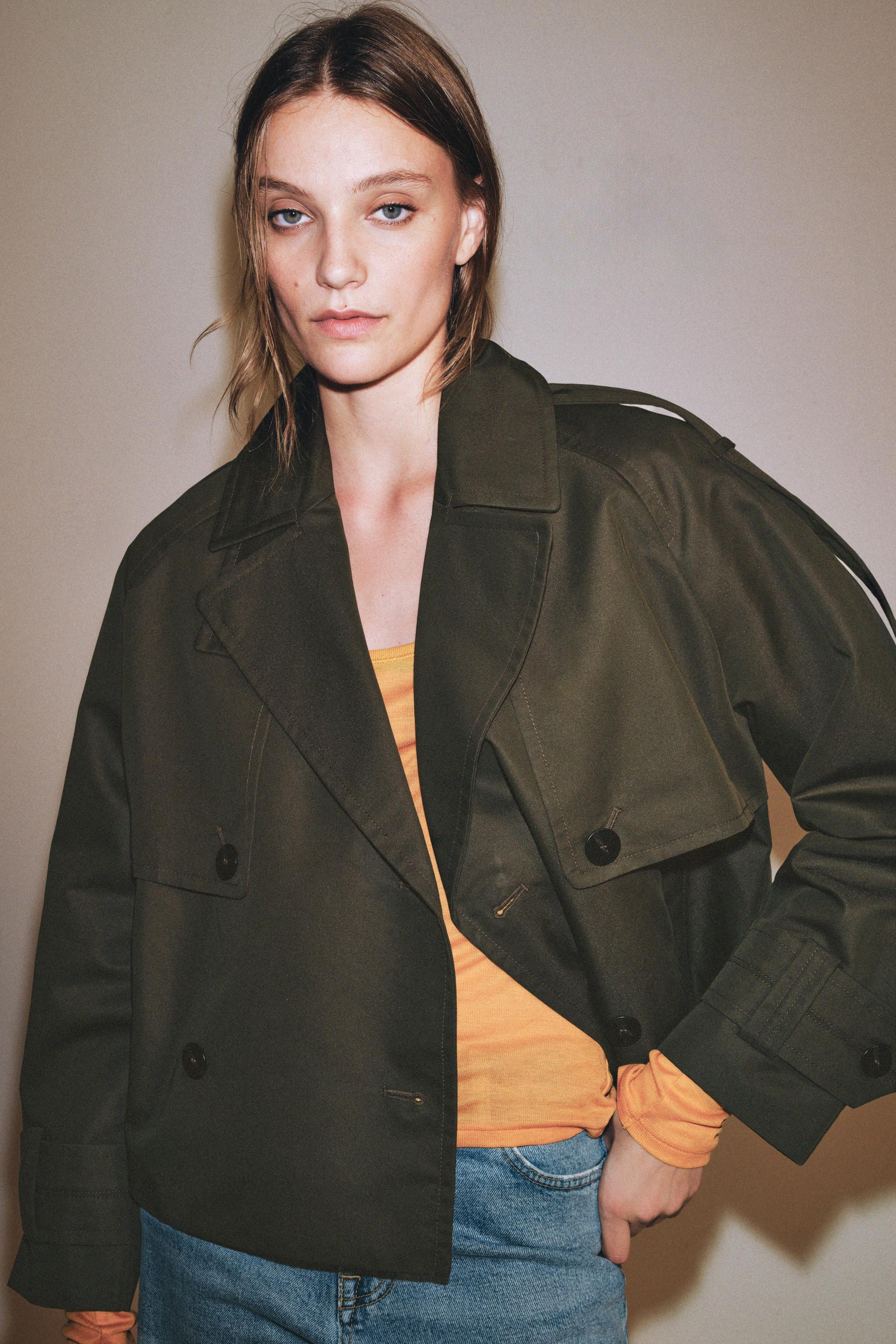 ZARA WOMAN COLLECTIONShort trench coat made with cotton-blend yarn. Lapel collar and long sleeves... | Zara US