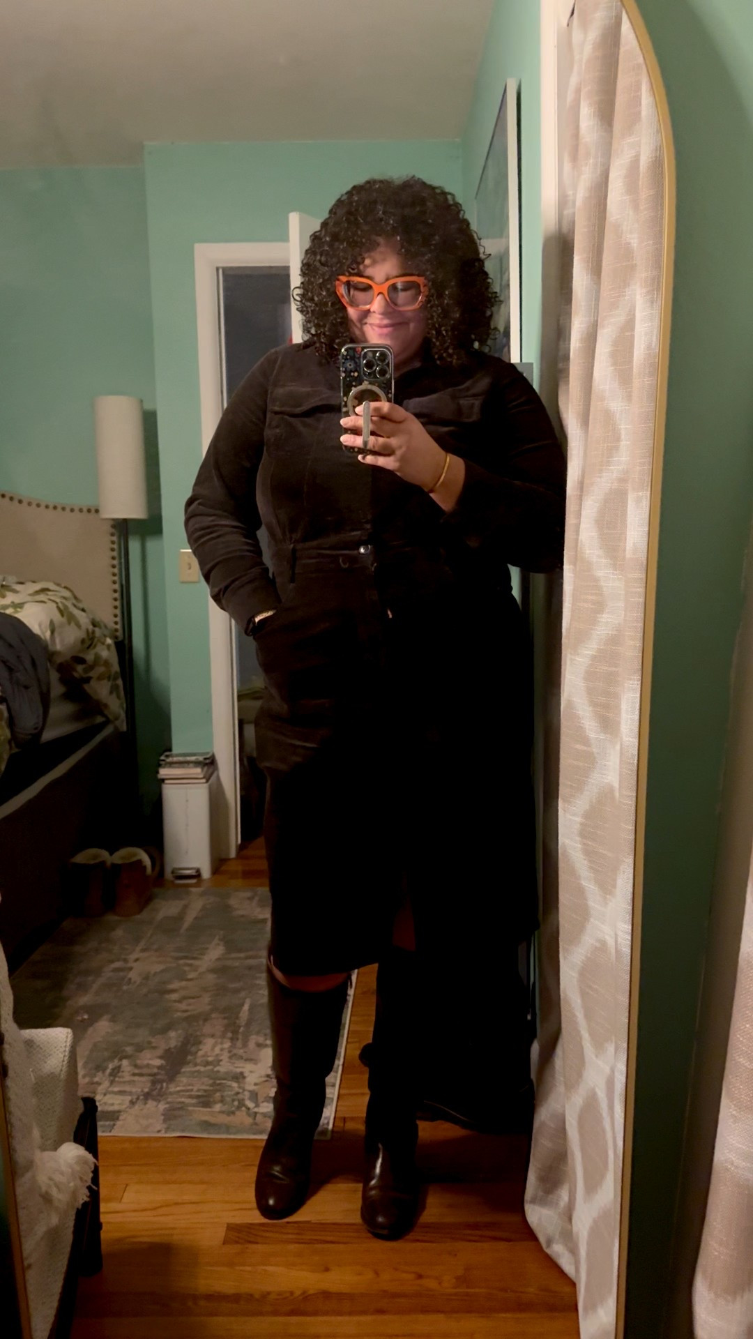 Love this @universalstandard dress so much I have it in dark wash denim too. #uspartner

I’m wearing a S (14-16) and it comes in a wide range of sizes designed to fit anywhere between 00-40.

This exact color is no longer available but there are four others, plus the denim.

This is what I wore to work today.



#LTKootd #LTKWorkwear #LTKOver40