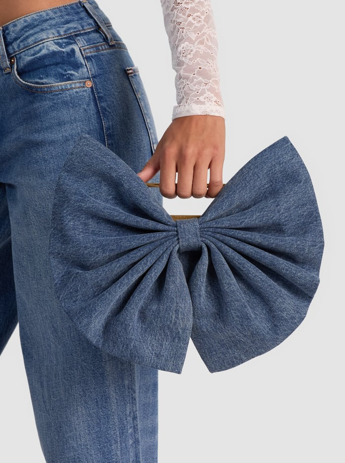 RAVEN BOW BAG | Alice + Olivia