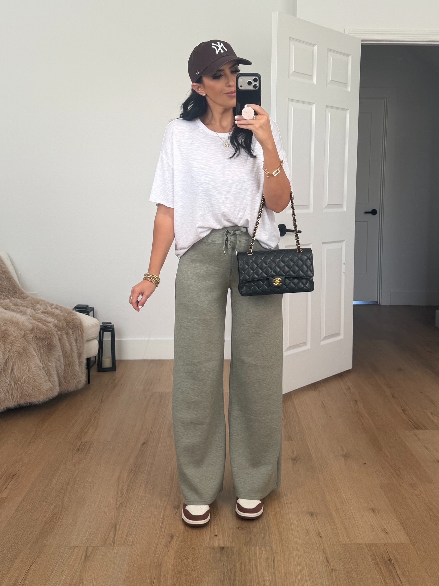 Spanx wide leg pant wearing size small. 