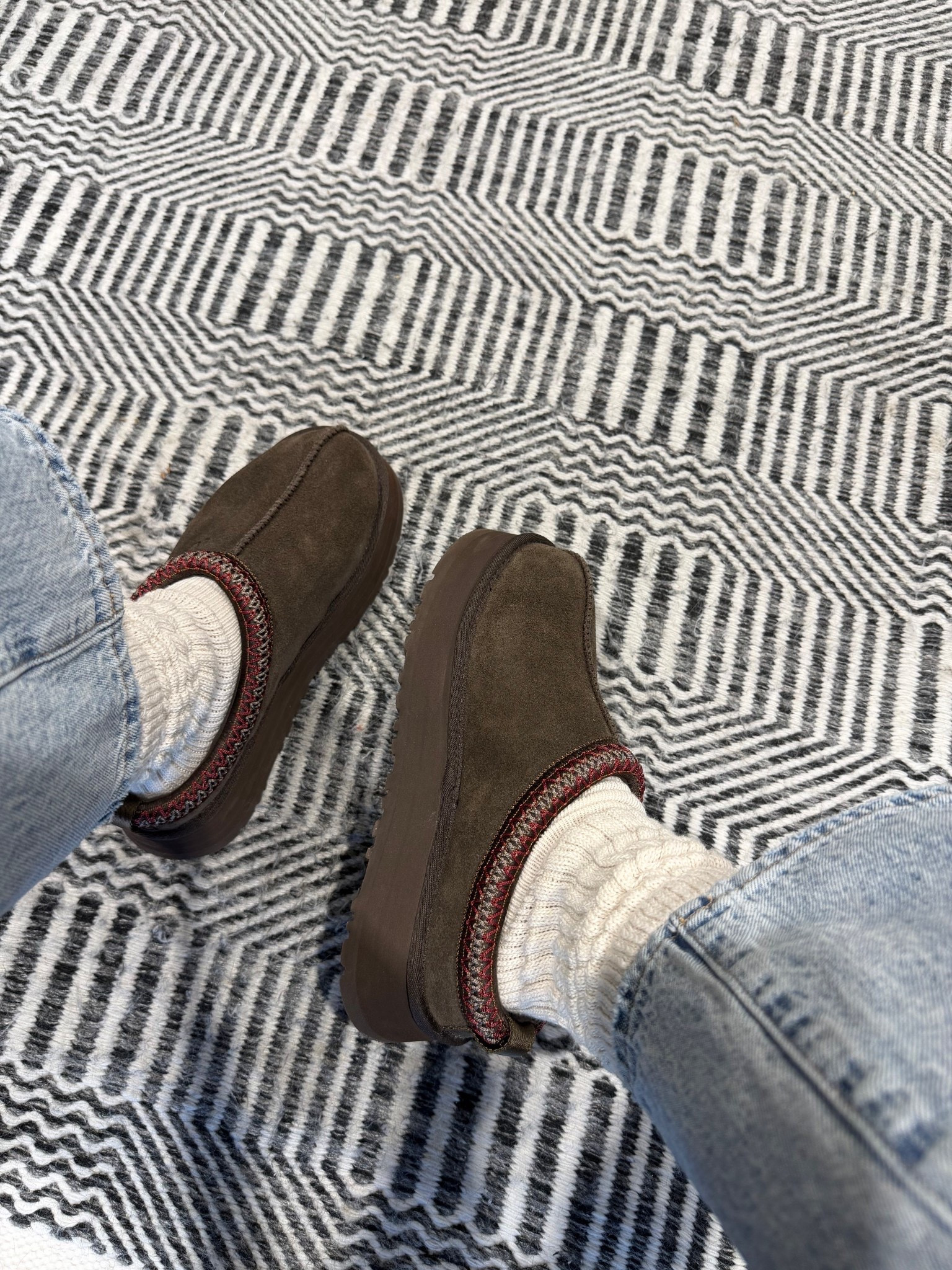 These cozy clogs are the perfect fall shoe when you want something comfortable but still cute. The rich brown suede, warm lining, and little pop of detail make them so easy with jeans, leggings, and everyday outfits.

brown clogs, suede clogs, fall shoes, cozy shoes, comfortable shoes, casual fall style, women’s clogs, everyday footwear, fall outfit, neutral shoes, annabrstyle

#LTKootd #LTKSeasonal #LTKOver40