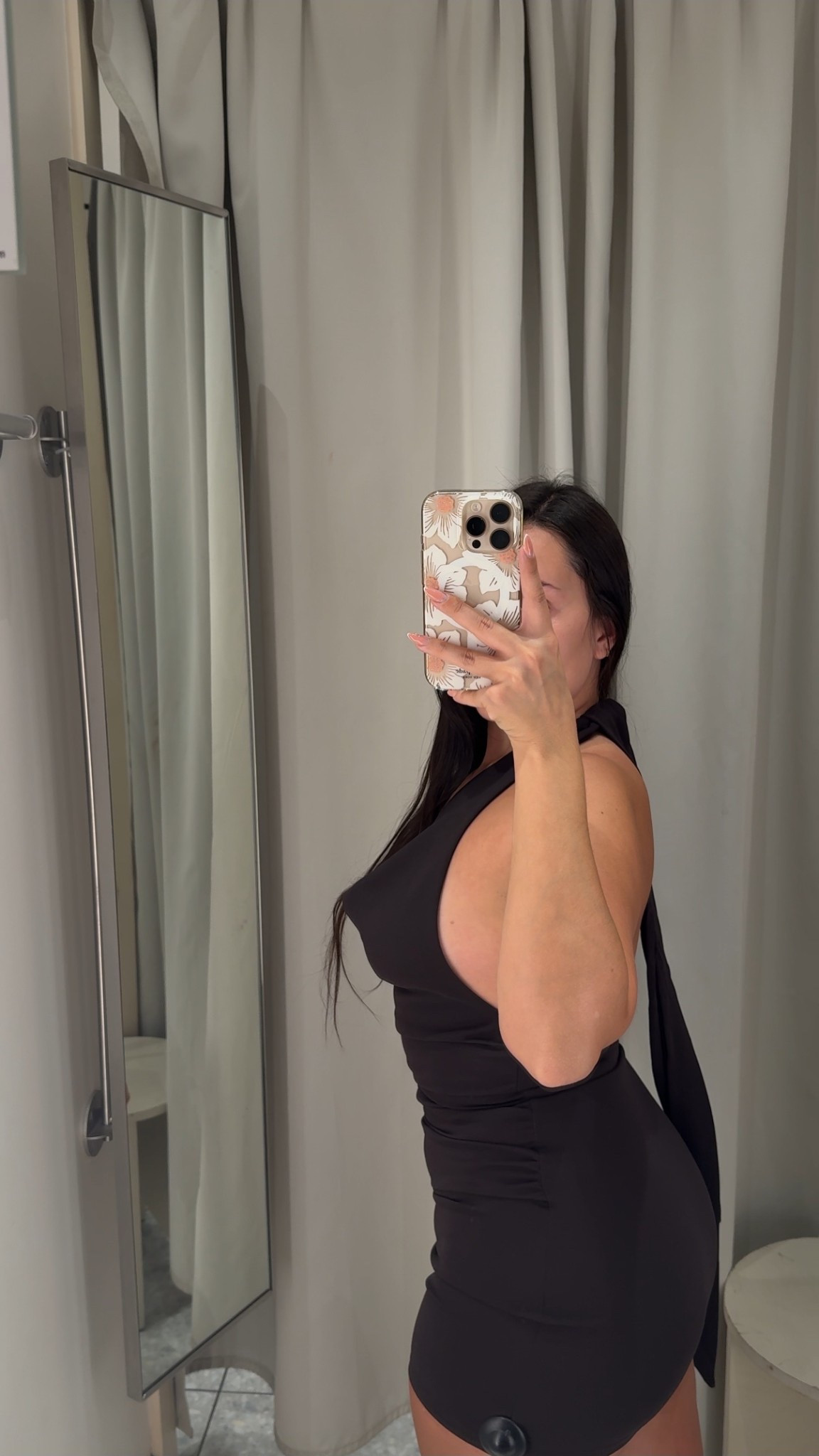 H&M dress 
Size xs

#LTKCyberWeek #LTKootd