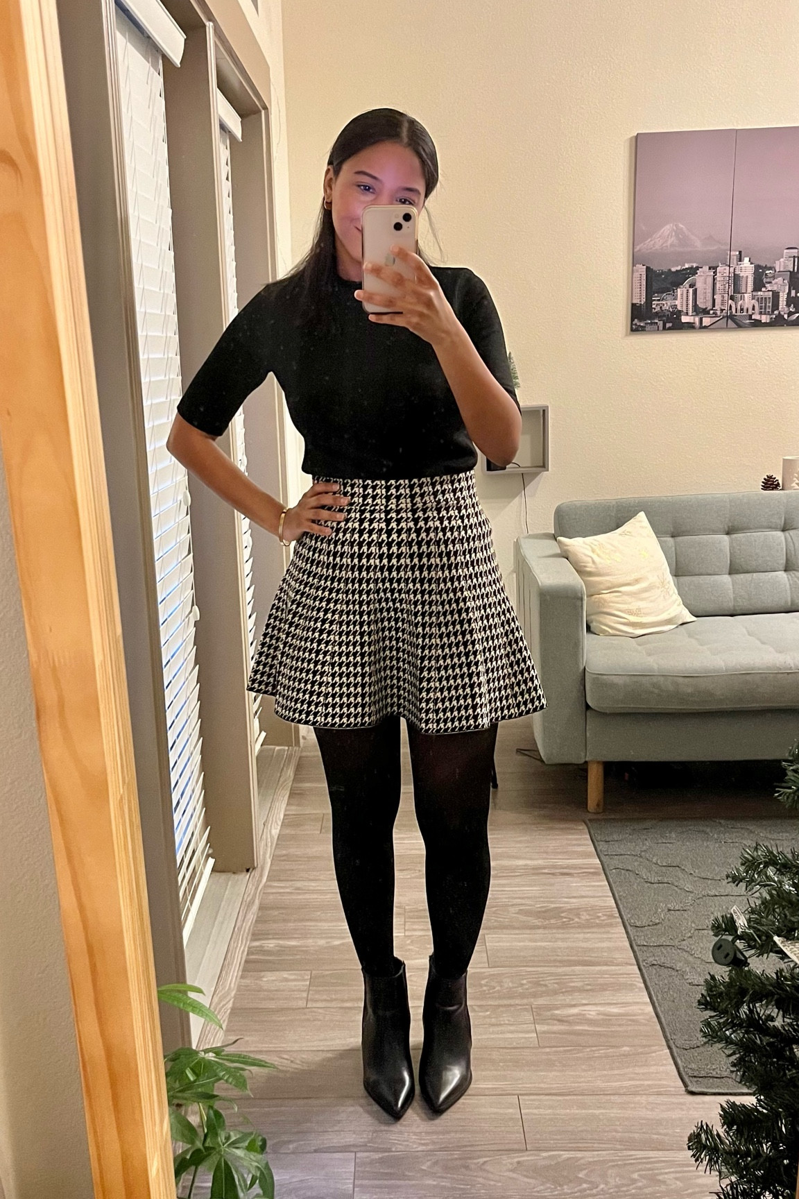 Work outfit 
Lulus houndstooth skirt 