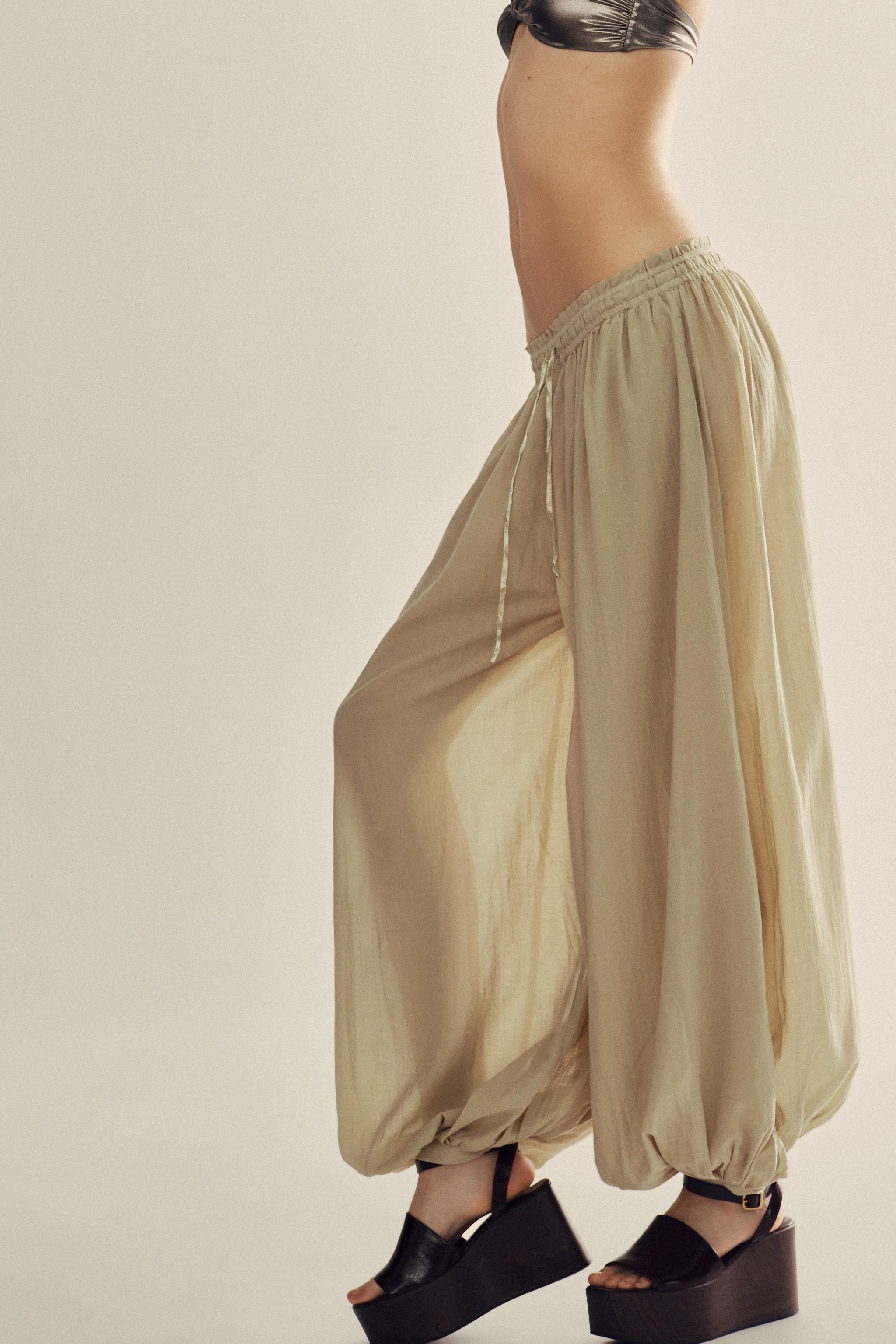 VOLUME BAGGY PANTS | Zara US