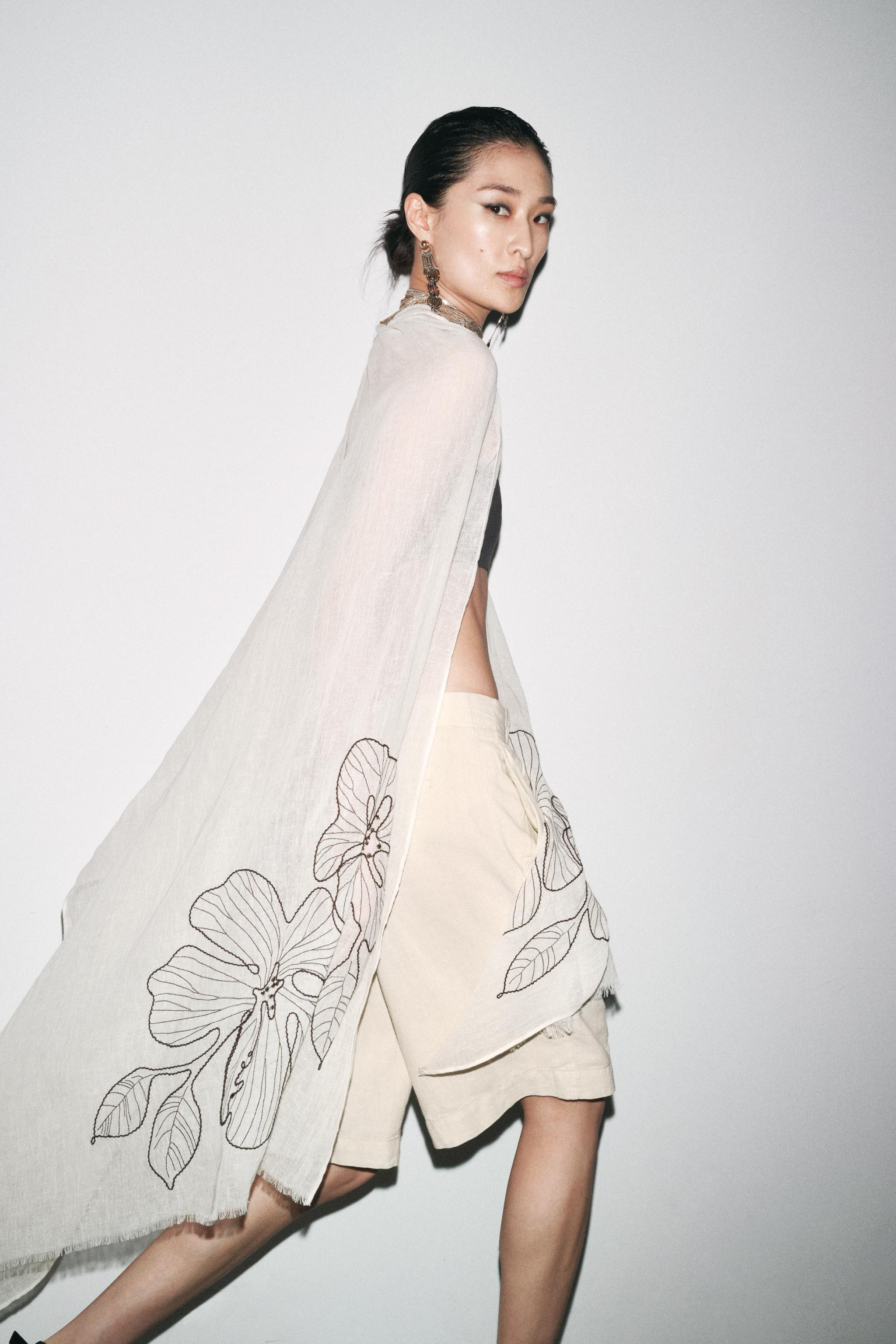 EMBROIDERED COTTON FLORAL SCARF | Zara UK