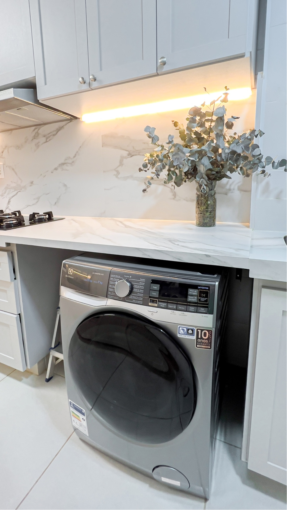 Já faz 2 anos que uso. E se tem uma coisa que vale a pena ter é a Tal da Lava e Seca. E a  Electrolux nunca me decepcionou. 
Ela tem também aplicativo, do celular mesmo, você consegue dar os comandos caso esteja fora de casa. 
O modelo da minha é esse linkado abaixo. 

Recomendo ! 

#LTKhome #LTKbrasil