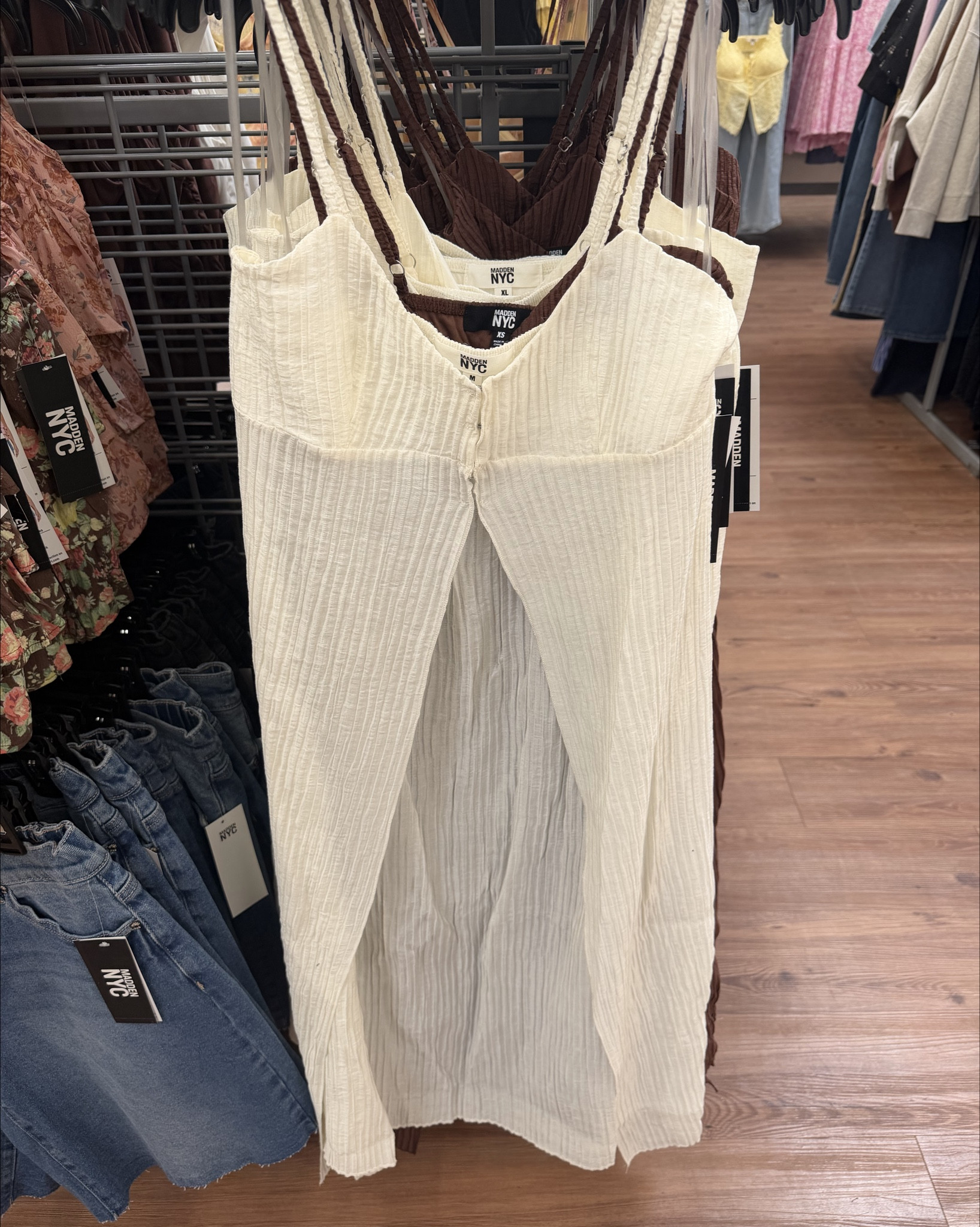Fly away Maxi tank top.

Looks great with a pair of dark jeans & a high pair of sandals or jean shorts and some cowgirl boots 🤠

Hook & eye front. Light weight and flowery. Elevate your style with this! Runs TTS. 

Nashville | country | western | spring | summer | Coachella | concerts | elevated | casual | cute | spaghetti strap 