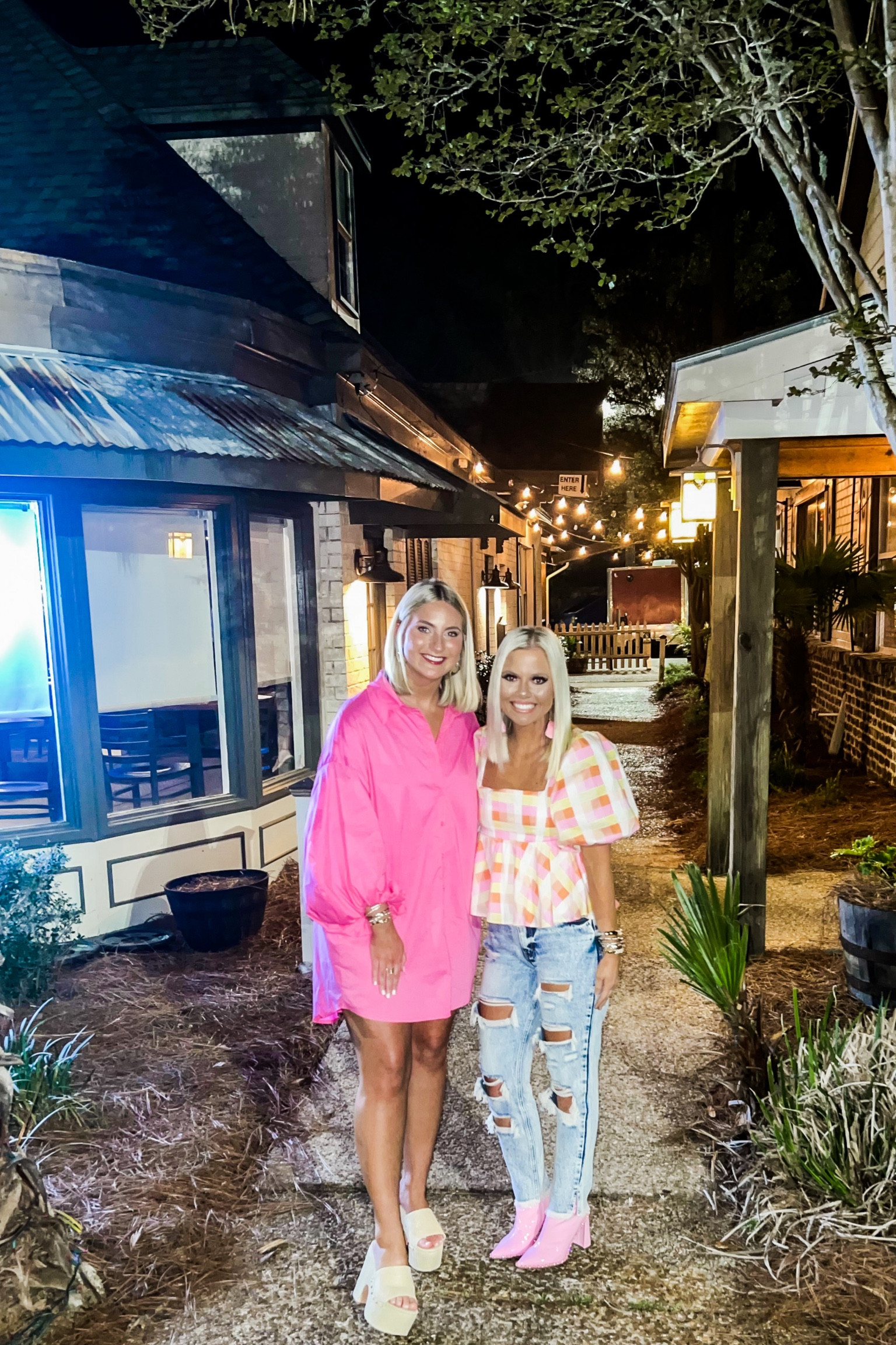 SHEIN dress! It looks like the pink is out of stock, but there are 3 other colors to choose from. The ballon sleeve is 🤌🏻


#LTKfit #LTKstyletip