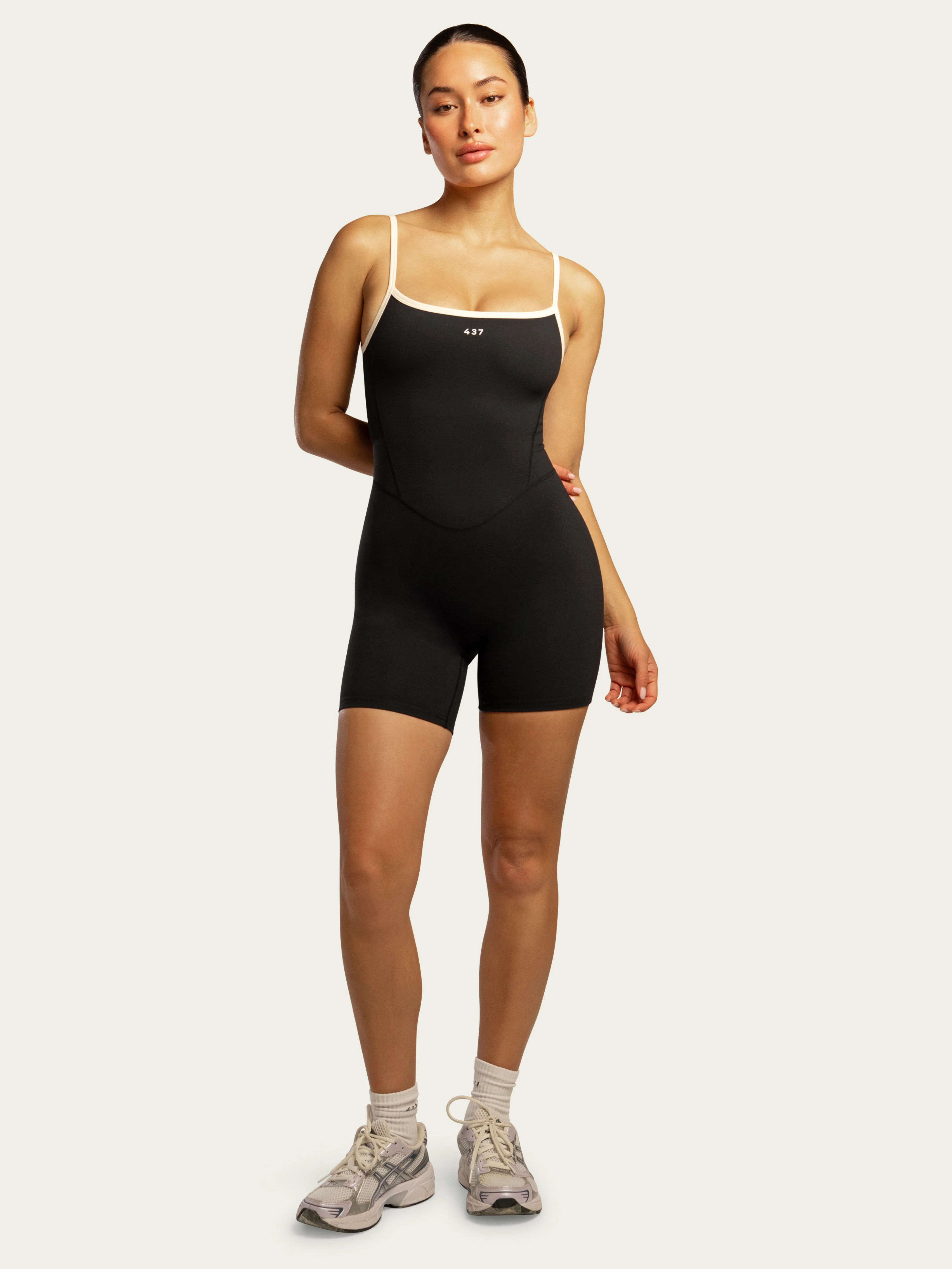 The Shorts Onesie / Black-Cream | 437