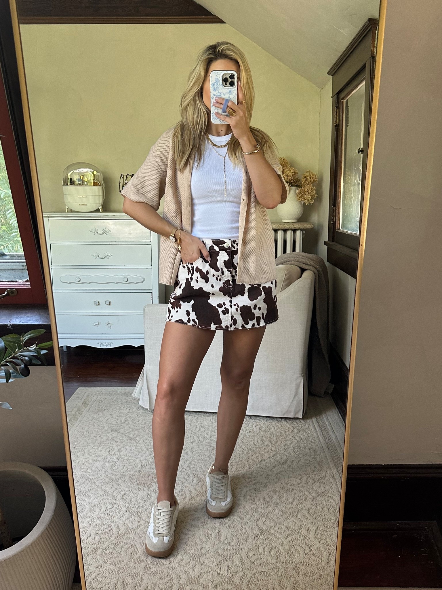 Cow skirt outfit inspo
XS in skirt (runs big)
S in button up sweater ( amazon)