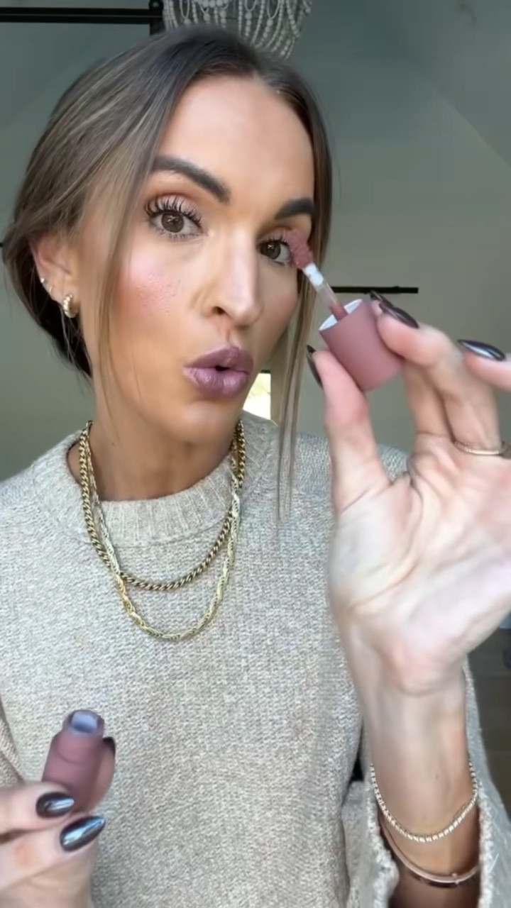 new fall lip gloss 🤎 color is ‘smoky pink’ 😍