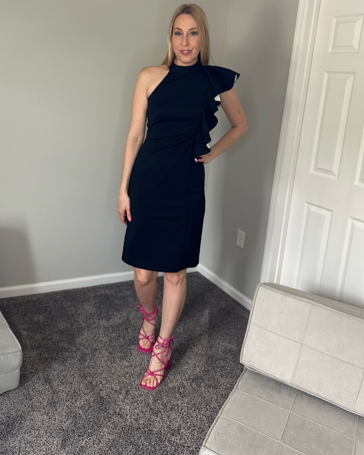 Beautiful summer work dress 
💓 the ruffle on the one side gives it a bold and fun look
💓 it does have some stretch
💓 wearing size small, fits true to size and I am 5’10”
💓 SHEIN fashion, SHEIN under $50 find