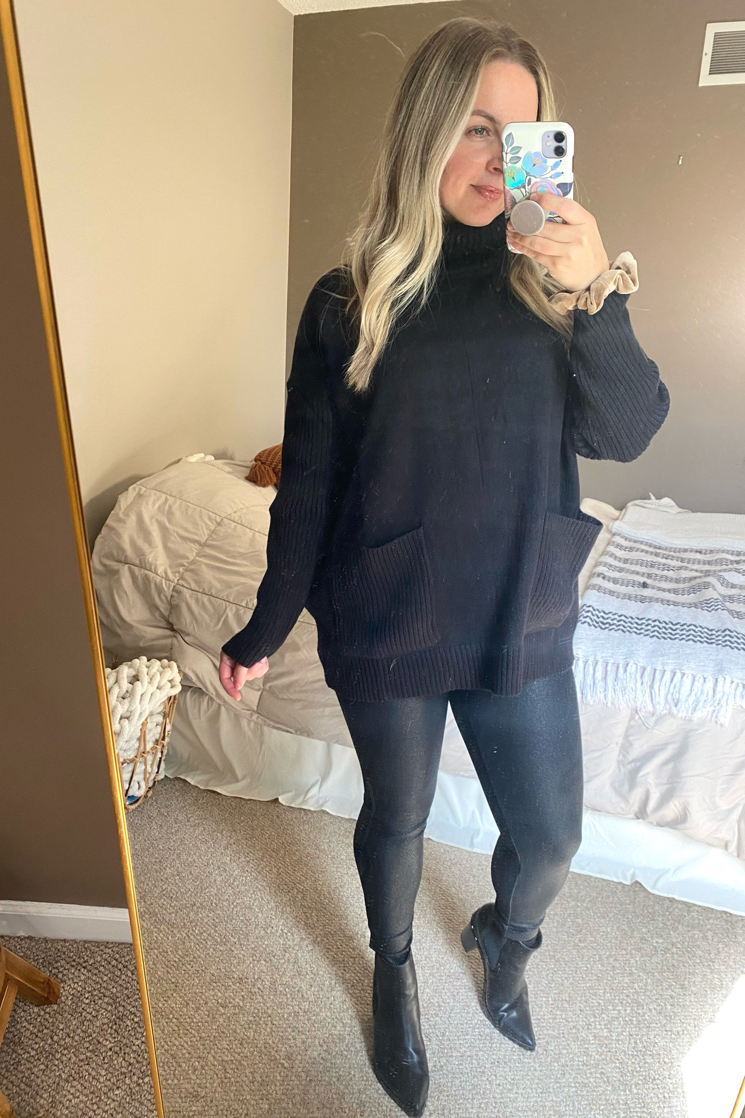 All black fall outfit 

Amazon turtleneck sweater with two front pockets 
Amazon Leather legging 
Chelsea boot 

#LTKstyletip #LTKSeasonal #LTKunder50